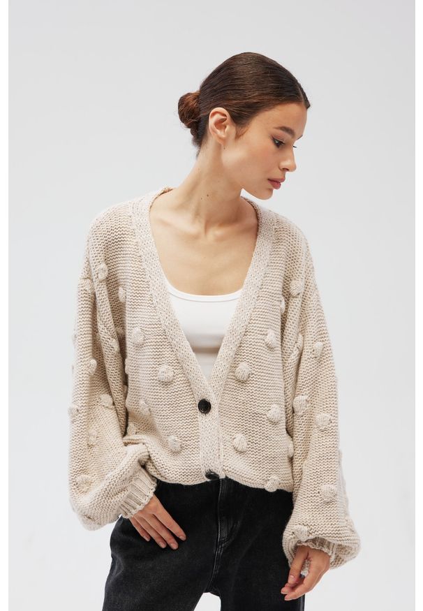 Marsala - Kardigan zapinany na guziki w kolorze LIGHT BEIGE - BUBLE-UNI. Okazja: na co dzień, do pracy. Typ kołnierza: dekolt w serek. Materiał: wełna, poliester, jeans, akryl, poliamid. Wzór: ze splotem. Styl: casual, klasyczny