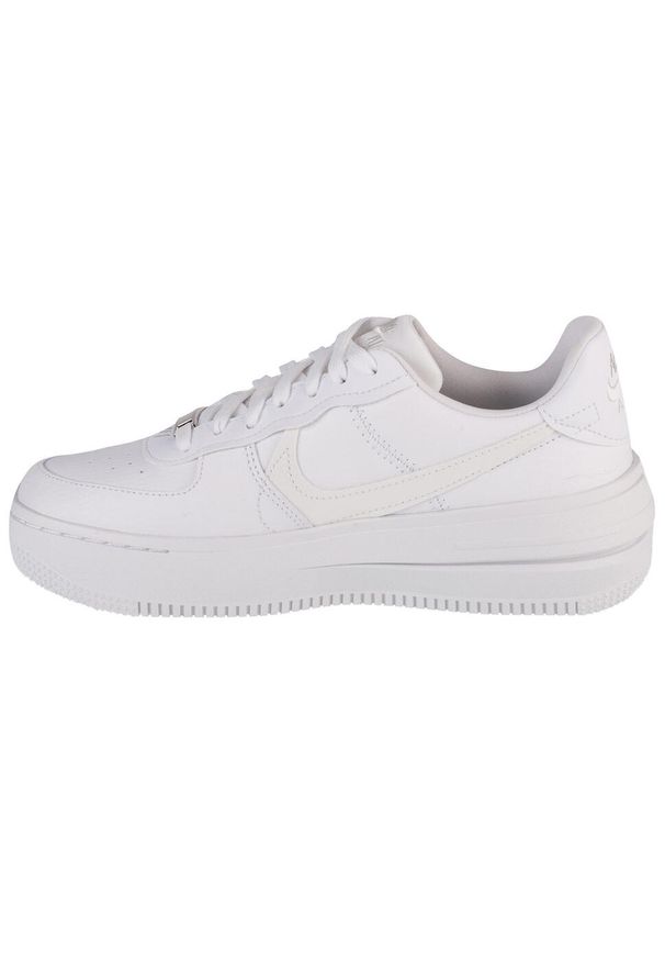 Buty do chodzenia damskie Nike Air Force 1 Pltaform. Zapięcie: sznurówki. Kolor: biały. Materiał: guma, tkanina, skóra, materiał. Szerokość cholewki: normalna. Model: Nike Air Force. Sport: turystyka piesza
