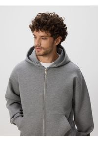 Reserved - Gładka bluza z kapturem - jasnoszary. Kolor: szary. Materiał: wiskoza, dzianina. Wzór: gładki #1