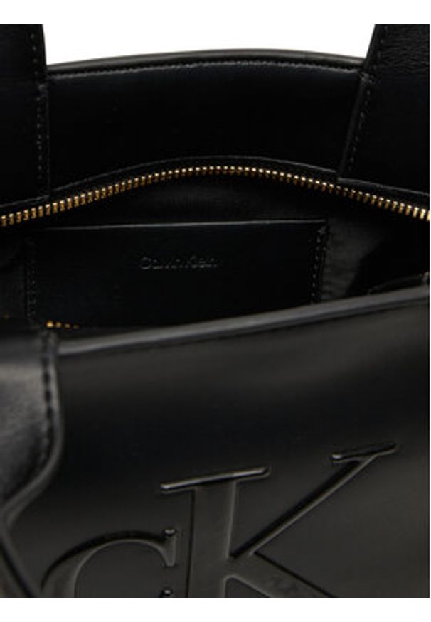 Calvin Klein Torebka Bold Ck Small Tote With Strap LV04F3219G Czarny. Kolor: czarny. Materiał: skórzane