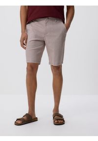 Reserved - Szorty carrot fit - mahoniowy. Kolor: brązowy. Materiał: tkanina, bawełna #1
