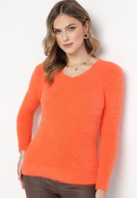 Born2be - Pomarańczowy Klasyczny Sweter z Puchatego Materiału Achien. Kolor: pomarańczowy. Materiał: materiał. Styl: klasyczny