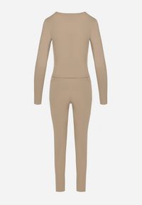 Born2be - Beżowy Komplet Sportowy Legginsy i Bluzka z Długim Rękawem Toretta. Kolor: beżowy. Wzór: aplikacja #6