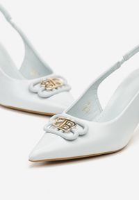 Born2be - Niebieskie Sandały na Obcasie Typu Kaczuszka z Odkrytą Piętą Solreia. Okazja: na spotkanie biznesowe, do pracy. Nosek buta: szpiczasty. Zapięcie: sprzączka, klamry. Kolor: niebieski. Wzór: kwiaty. Sezon: lato. Obcas: na obcasie. Styl: biznesowy, elegancki, klasyczny. Wysokość obcasa: średni #5