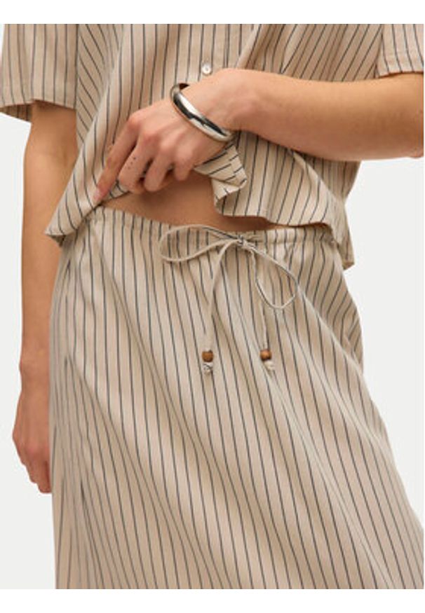 Vero Moda Spódnica maxi Mymilo 10321622 Beżowy Regular Fit. Kolor: beżowy. Materiał: wiskoza