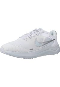 Tenisówki Nike Model Downshifter 12 Womens Kolor Biały. Zapięcie: sznurówki. Kolor: beżowy, biały, wielokolorowy. Materiał: syntetyk, tkanina, materiał. Szerokość cholewki: normalna. Model: Nike Downshifter. Sport: bieganie