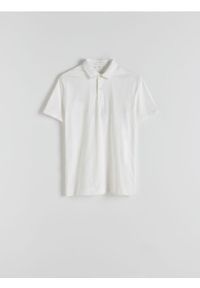 Reserved - Koszulka polo regular fit - złamana biel. Typ kołnierza: polo. Materiał: bawełna, dzianina