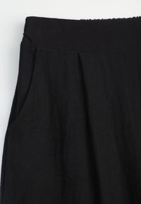 Renee - Czarne Szerokie Spodnie Casual High Waist ze Strukturalnej Tkaniny Hyrarpia. Okazja: na co dzień. Stan: podwyższony. Kolor: czarny. Materiał: tkanina. Styl: casual #3