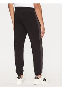Calvin Klein Jeans Spodnie dresowe J30J327243 Czarny Regular Fit. Kolor: czarny. Materiał: syntetyk, bawełna #4
