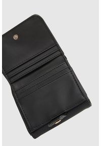 Guess - GUESS Czarna mały portfel Laurel. Kolor: czarny. Materiał: skóra ekologiczna #5