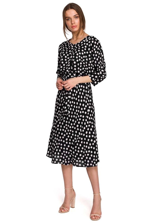 MOE - Midi Sukienka w Grochy z Nietoperzowym Rękawem - Czarna. Kolor: czarny. Materiał: wiskoza. Wzór: grochy. Długość: midi