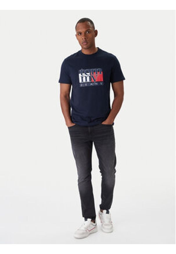 Tommy Jeans T-Shirt DM0DM21977 Granatowy Regular Fit. Kolor: niebieski. Materiał: bawełna