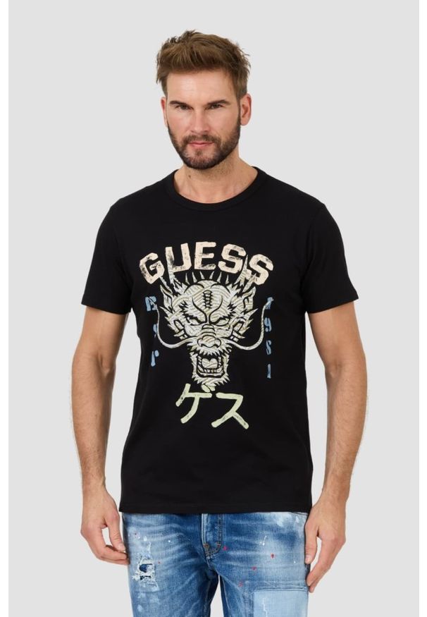 Guess - GUESS Czarny t-shirt Dragon Tee. Kolor: czarny