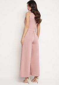 Born2be - Różowy Taliowany Kombinezon z Wiskozą Ozdobiony Paskiem Ralinelle. Okazja: na imprezę. Kolor: różowy. Materiał: wiskoza. Wzór: aplikacja. Styl: klasyczny, elegancki #4