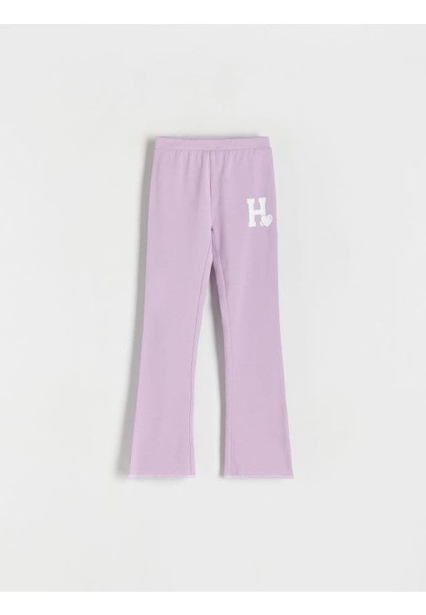 Reserved - Spodnie flare - lawendowy. Kolor: fioletowy. Materiał: bawełna, dzianina