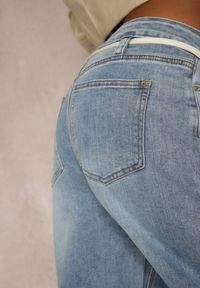 Renee - Niebieskie Jeansy Balloon Regular Waist z Ozdobnym Wiązaniem Daemora. Kolor: niebieski. Styl: klasyczny #5