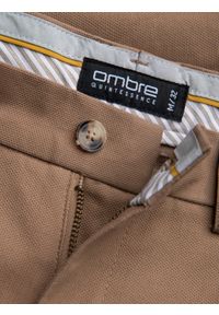 Ombre Clothing - Spodnie męskie chino SLIM FIT - jasnobrązowe V2 - Rozmiar: L. Kolor: brązowy. Materiał: bawełna