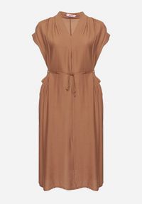 Born2be - Brązowa Wiskozowa Sukienka Pudełkowa z Cienkim Paskiem i Kieszeniami Lumivorae. Okazja: na co dzień. Kolekcja: plus size. Kolor: brązowy. Materiał: wiskoza. Typ sukienki: proste, dla puszystych. Styl: elegancki, casual