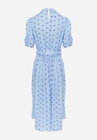 Born2be - Niebieska Sukienka Midi z Gumką w Talii i Materiałowym Paskiem z Klamrą Maerali. Okazja: na wesele, na imprezę, na ślub cywilny. Typ kołnierza: kołnierzyk stójkowy. Kolor: niebieski. Materiał: materiał. Wzór: grochy. Typ sukienki: rozkloszowane. Styl: elegancki. Długość: midi #3