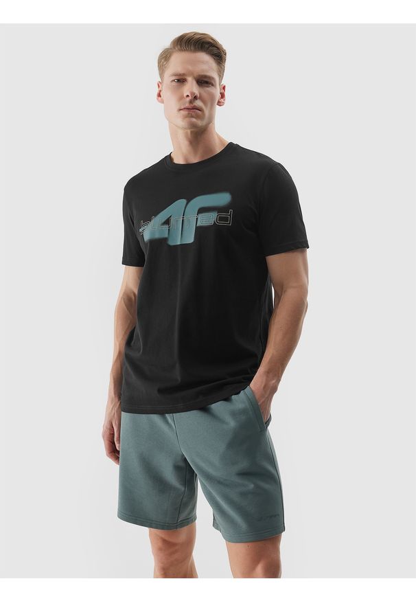 4f - 4F Spodenki dresowe męskie - oliwkowe M. Okazja: na co dzień. Kolor: oliwkowy, wielokolorowy, brązowy. Materiał: dresówka. Długość: krótkie. Wzór: gładki, ze splotem, nadruk. Styl: casual, sportowy