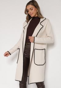 Born2be - Beżowy Kardigan Ozdobiony Lamówką Tusbena. Okazja: na co dzień. Kolor: beżowy. Materiał: jeans. Wzór: aplikacja. Styl: casual, elegancki #6