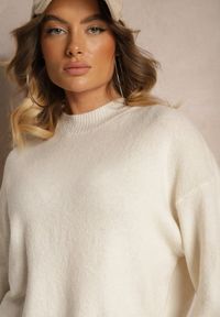 Renee - Jasnobeżowy Casualowy Sweter z Wełną Sassilae. Okazja: na co dzień. Kolor: beżowy. Materiał: wełna. Styl: casual