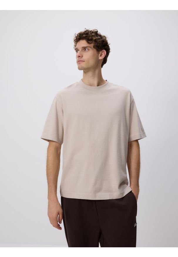 Reserved - Bawełniany t-shirt boxy - beżowy. Kolor: beżowy. Materiał: bawełna