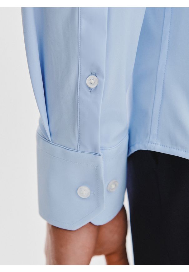 Pako Lorente - PAKO LORENTE – Niebieska dzianinowa koszula męska. Typ kołnierza: kołnierzyk klasyczny. Kolor: niebieski, czarny. Materiał: dzianina. Długość rękawa: długi rękaw. Długość: długie. Wzór: gładki. Styl: klasyczny