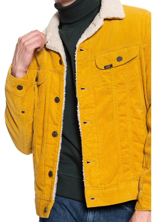 Lee - KURTKA ZIMOWA LEE SHERPA RIDER NUGGET GOLD L87ADC99 112122833. Materiał: sztruks. Sezon: zima