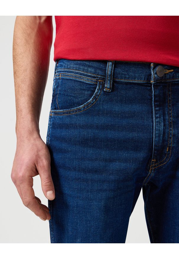 Wrangler - WRANGLER MĘSKIE SPODNIE JEANSOWE WRANGLER LARSTON VINTAGE STORM 112368466. Styl: vintage