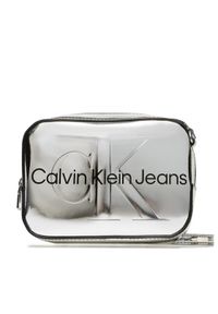 Calvin Klein Jeans Torebka Sculped Camera Bag K60K610396 Srebrny. Kolor: srebrny. Materiał: skórzane