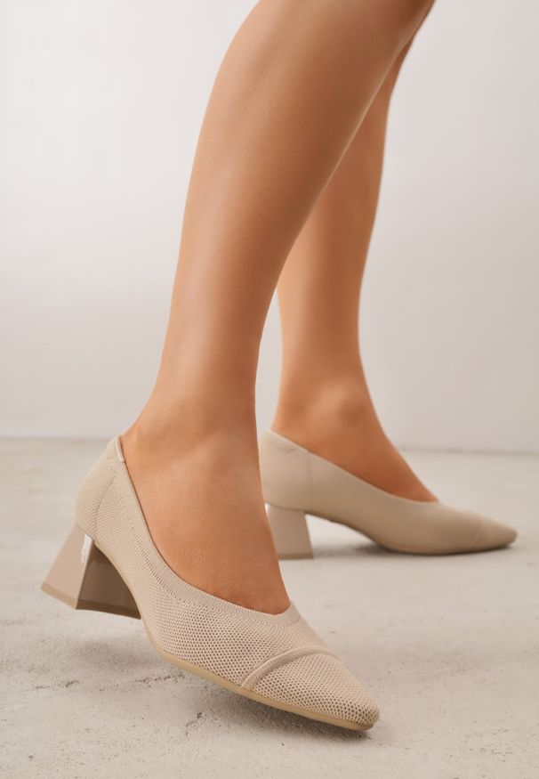 Renee - Ciemnobeżowe Czółenka VICES na Niskim Obcasie z Elastycznej Dzianiny z Amortyzującą Wkładką Zaehira. Nosek buta: szpiczasty. Kolor: beżowy. Materiał: dzianina. Szerokość cholewki: normalna. Obcas: na obcasie. Wysokość obcasa: niski