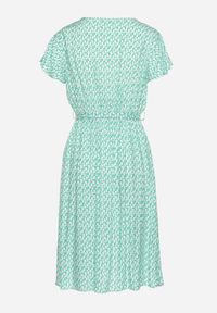 Born2be - Zielona Sukienka z Kopertowym Dekoltem Wiązanym Paskiem i Gumką w Talii z Wiskozy Canbra. Kolor: zielony. Materiał: wiskoza. Sezon: lato. Typ sukienki: kopertowe #2