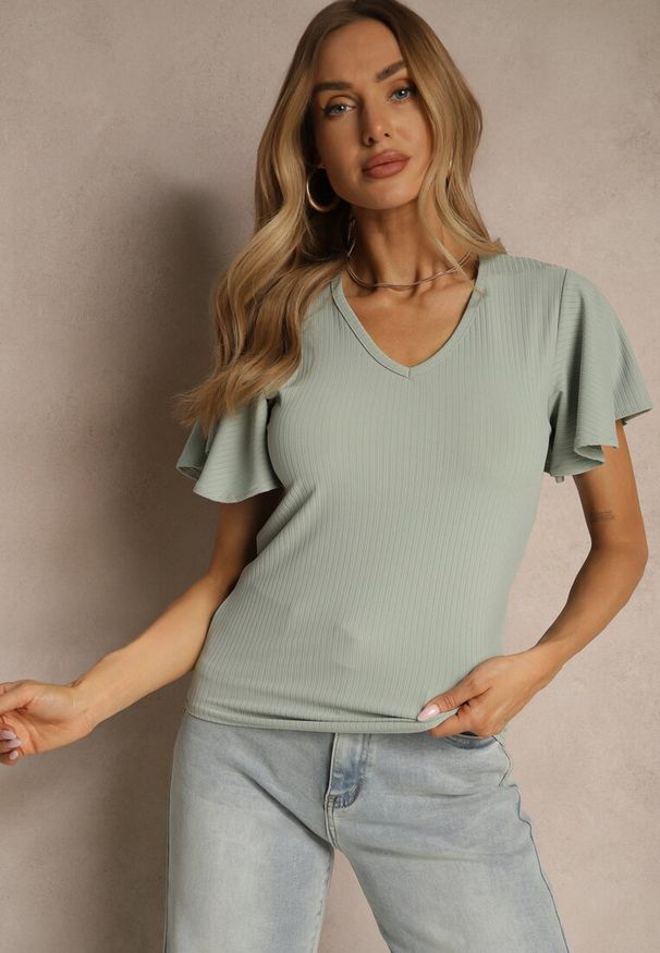 Renee - Zielona Bluzka Ozdobiona Rozkloszowanymi Rękawami Sunetha. Okazja: na co dzień. Typ kołnierza: dekolt w kształcie V. Kolor: zielony. Materiał: jeans. Wzór: aplikacja. Styl: elegancki, casual
