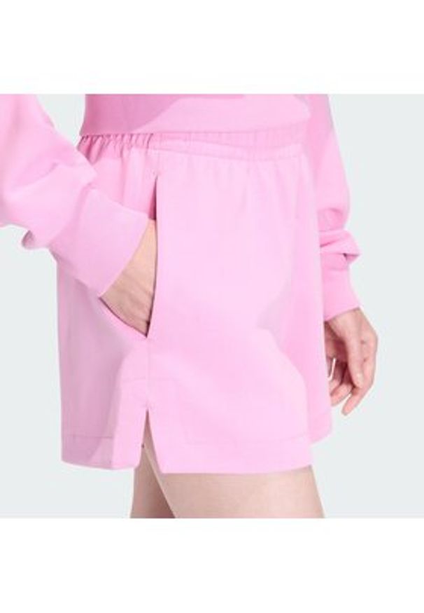Adidas - adidas Szorty sportowe Soft Lux KA6997 Różowy Loose Fit. Kolor: różowy. Materiał: syntetyk