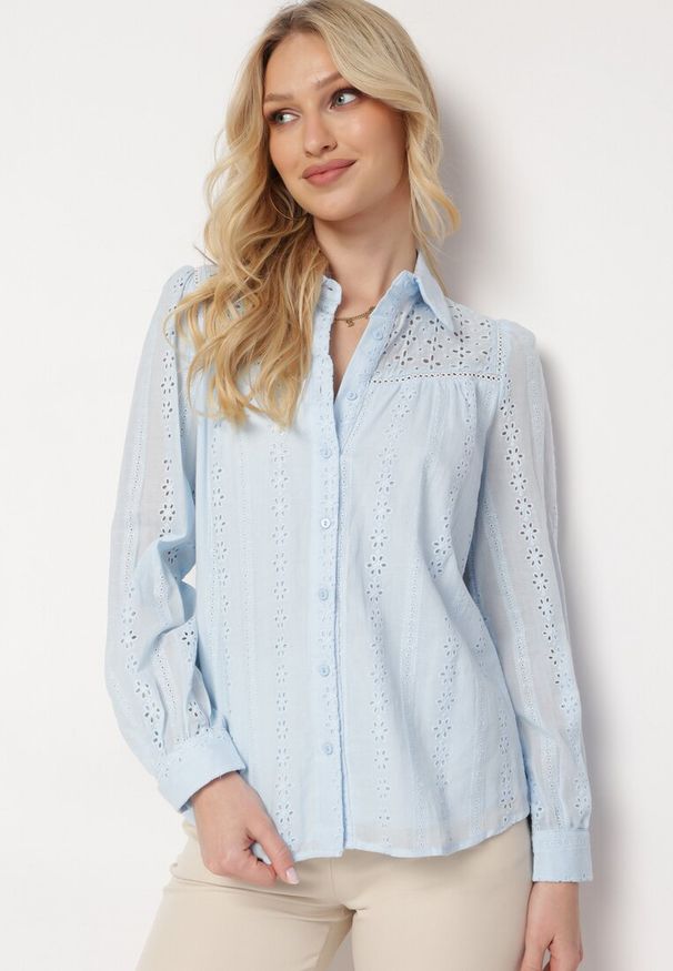 Born2be - Jasnoniebieska Bawełniana Koszula Ażurowa Tinoda. Kolor: niebieski. Materiał: bawełna. Wzór: ażurowy. Sezon: lato