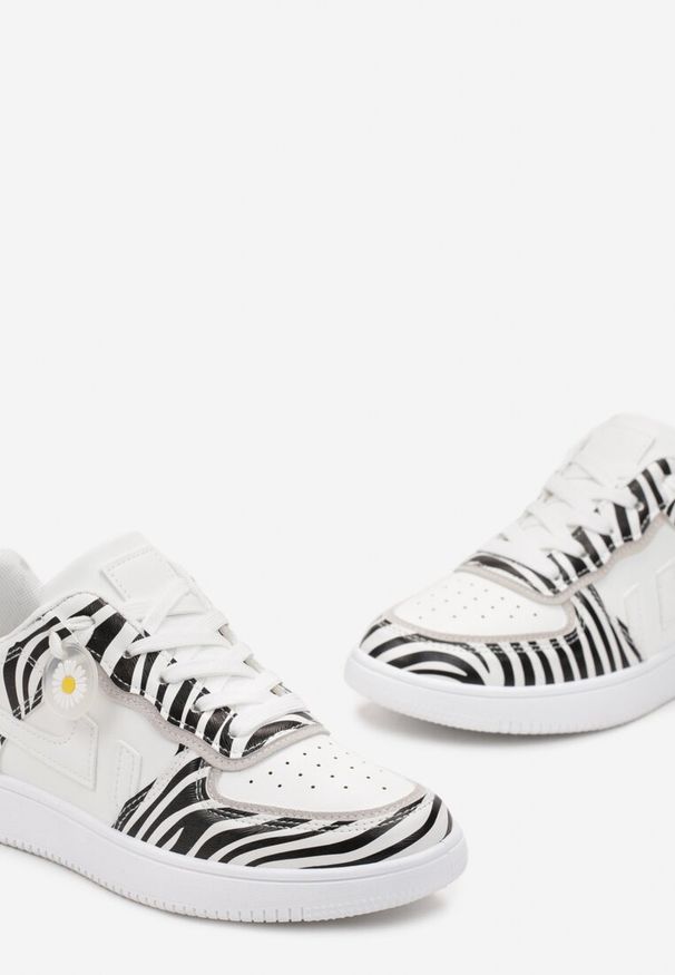 Renee - Biało-Czarne Sneakersy przed Kostkę z Sznurowaniem Eleuteria. Okazja: na co dzień. Wysokość cholewki: przed kostkę. Kolor: biały