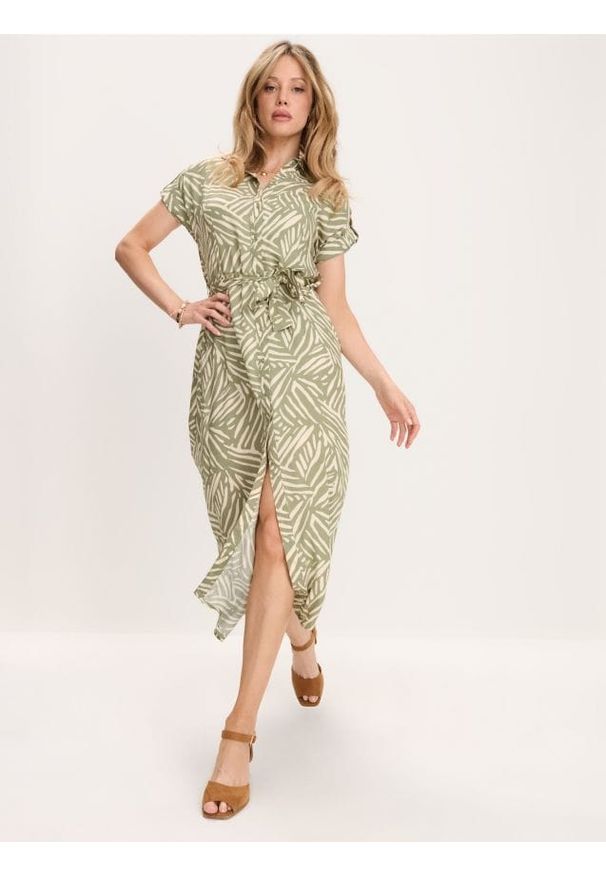 Sinsay - Wiskozowa sukienka midi z kołnierzykiem - zielony. Kolor: zielony. Materiał: wiskoza. Długość: midi