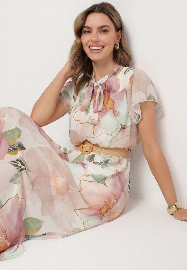 Born2be - Beżowa Sukienka o Rozkloszowanym Kroju z Wiązaniem przy Dekolcie i Paskiem Sorilina. Okazja: na co dzień. Kolor: beżowy. Długość rękawa: krótki rękaw. Wzór: kwiaty. Styl: casual, elegancki