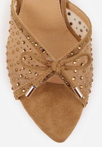 Born2be - Ciemnobeżowe Klapki VICES na Szpilce z Siateczkową Cholewką Kokardą i Cyrkoniami Coratea. Okazja: na wesele, na ślub cywilny. Kolor: beżowy. Wzór: aplikacja. Obcas: na szpilce. Styl: wizytowy, elegancki #8