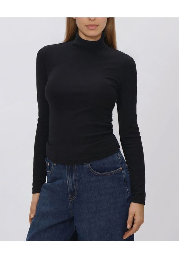 Reserved - Longsleeve z golfem - czarny. Typ kołnierza: golf. Kolor: czarny. Materiał: dzianina, bawełna. Długość rękawa: długi rękaw