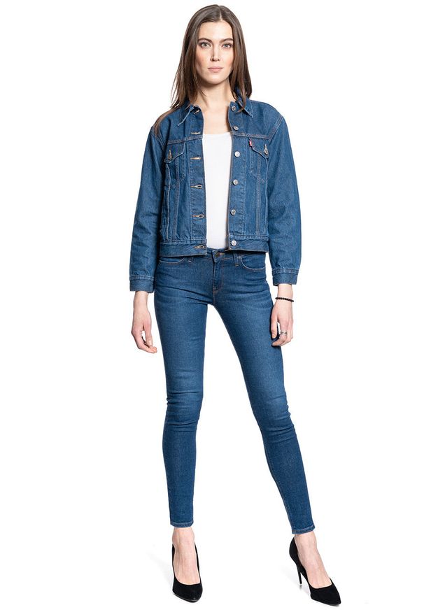 Levi's® - DAMSKA KURTKA JEANSOWA LEVI’S Ex- Boyfriend Trucker 299440011. Okazja: na spacer. Materiał: jeans. Wzór: aplikacja. Sezon: lato. Styl: elegancki, retro