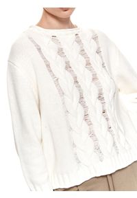 TOP SECRET - Sweter z warkoczami. Okazja: do pracy. Kolor: biały. Długość: długie. Wzór: aplikacja. Sezon: zima