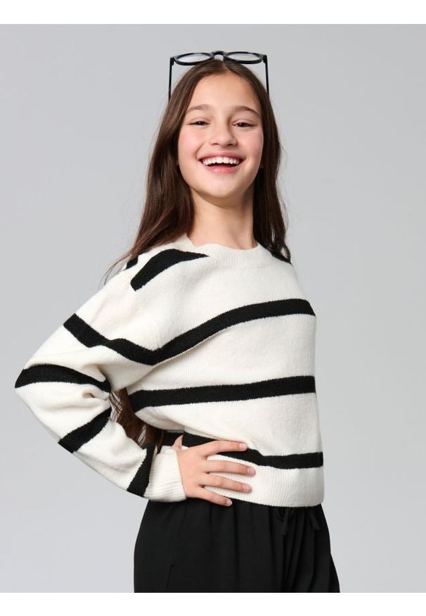 Sinsay - Prążkowany sweter w paski - wielobarwny. Materiał: prążkowany. Wzór: paski