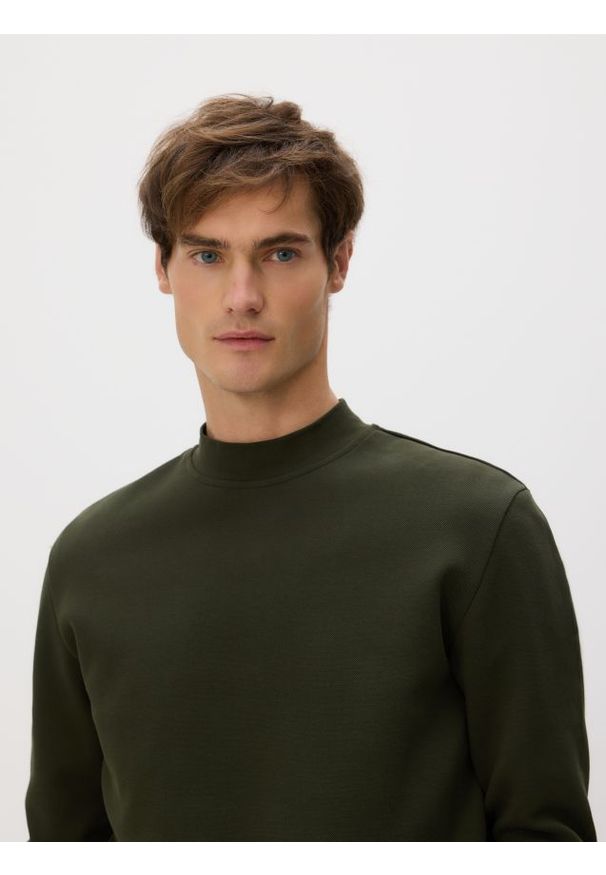 Reserved - Bluza ze stójką - ciemnozielony. Typ kołnierza: kołnierzyk stójkowy. Kolor: zielony. Materiał: bawełna, dzianina