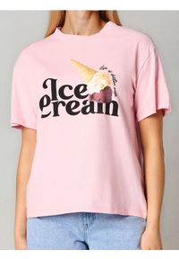 Sinsay - Bawełniana koszulka z nadrukiem - różowy. Kolor: różowy. Materiał: bawełna. Wzór: nadruk #1