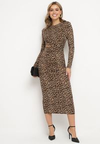 Born2be - Brązowa Dopasowana Sukienka w Panterkę Zdobiona Cyrkoniami Nallines. Okazja: na co dzień. Kolor: brązowy. Długość rękawa: długi rękaw. Wzór: aplikacja, motyw zwierzęcy. Typ sukienki: dopasowane. Styl: elegancki, casual #5