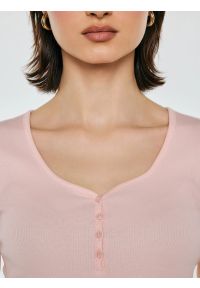 Big-Star - Koszulka damska slim w prążek różowa Minsa 600. Kolor: różowy. Materiał: prążkowany, dzianina, materiał. Wzór: prążki. Styl: elegancki #2