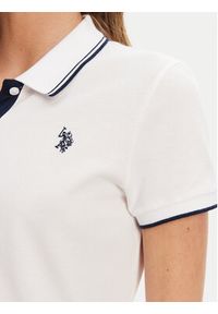 U.S. Polo Assn. Sukienka codzienna WUP1312 Biały Regular Fit. Okazja: na co dzień. Typ kołnierza: polo. Kolor: biały. Materiał: bawełna. Typ sukienki: proste. Styl: casual