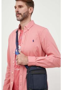 Polo Ralph Lauren koszula bawełniana męska kolor różowy slim z kołnierzykiem button-down. Okazja: na co dzień. Typ kołnierza: button down, polo. Kolor: różowy. Materiał: bawełna. Wzór: aplikacja. Styl: casual #6